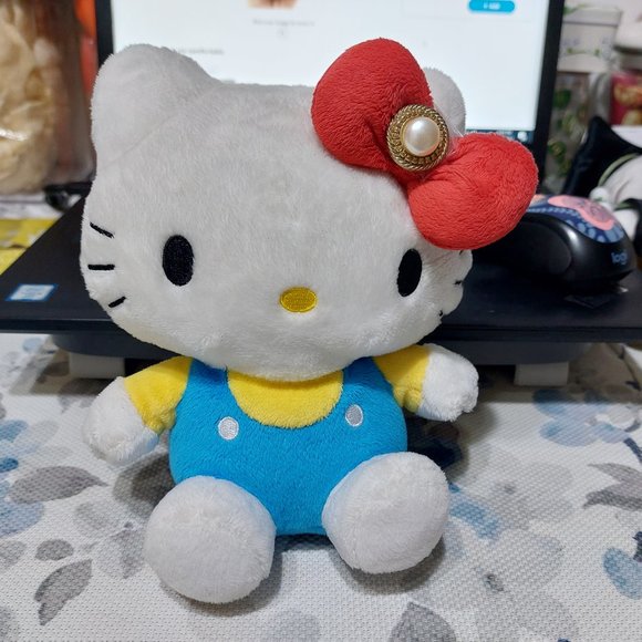 Beautiful Cute Hello Kitty In Blue Overalls Plush Toy - Picture 2 of 4